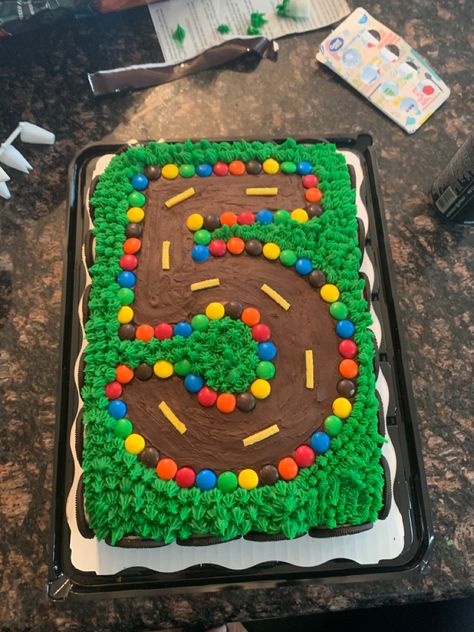 Road Cake Ideas, Cake 5, Cake For 5 Year Boy, 5th Birthday Cake Ideas For Boys, 5 Cake, 5 Birthday Cake, Car Theme Cake For Kids, Hot Wheels Themed Birthday Party, Wheel Cake