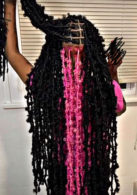 Butterfly Locs For Prom, Cute Faux Locs Hairstyles With Color, Long Butterfly Locs With Color Purple, Black And Pink Peekaboo Soft Locs, Butterfly Locs With Peekaboo Color, Long Butterfly Locs With Color Pink, Peekaboo Butterfly Locs Blonde, Peak A Boo Butterfly Locs, Butterfly Locs With Color Pink