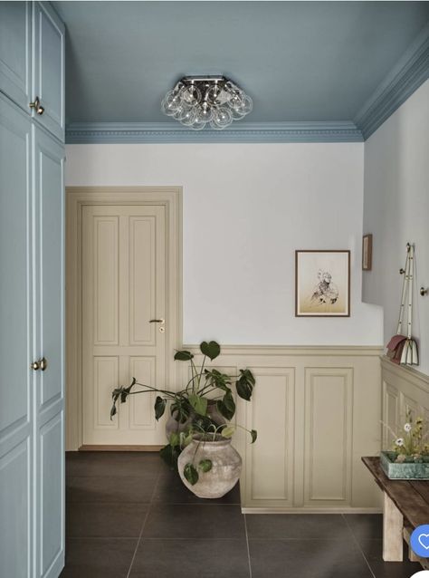 Ideas Recibidor, Copenhagen Home, Blue Ceilings, Bold Decor, Painted Walls, 아파트 인테리어, Casa Exterior, Danish Furniture, Blue Walls