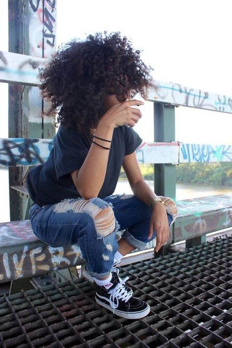 ✞THEmeanestWITCH✞ Vans Outfit, Ripped Pants, Navy Blue Shirts, Foto Poses, Curly Girl, Vans Sk8, Look Casual, Baddie Outfits, Curly Hair Styles Naturally