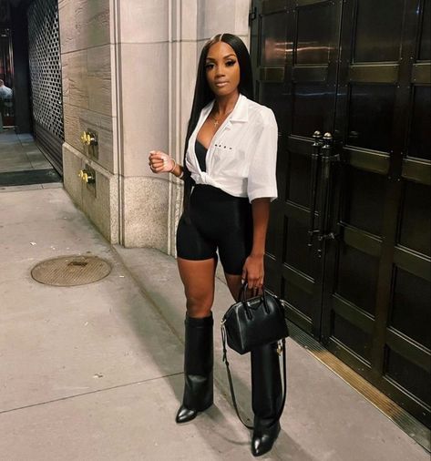 Givenchy Boots Outfit Black Women, Givenchy Boots Outfit, Marine Serre Outfit, Boots Outfit Black Women, Botas Cowboy, Givenchy Boots, Outfit Black Women, Boot Fits, Black Boots Outfit