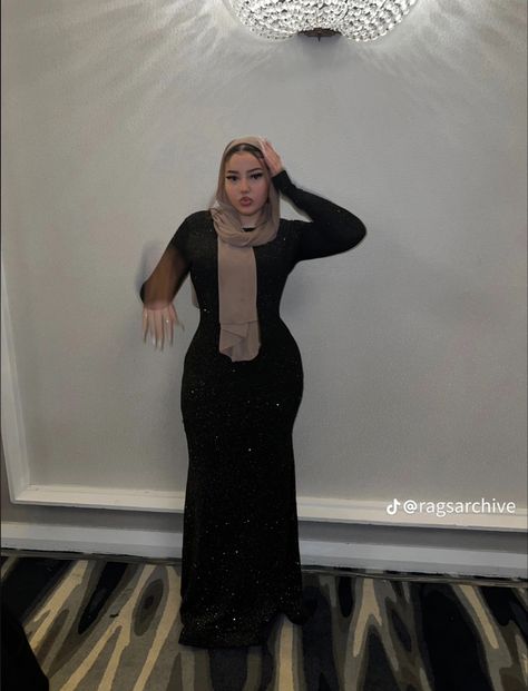 Hijabi Bodycon Dress, Grad Dresses For Hijabis, Black Prom Dresses Modest, Hijabi Fancy Outfit, Modest Prom Dresses With Sleeves Classy, Grad Dresses Long Sleeve, Hijab Birthday Outfit, Prom Hijab Dresses, Black Dress Hijab Outfits