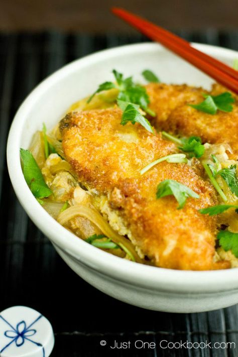 Chicken Katsu Don | Easy Japanese Recipes at JustOneCookbook.com Katsu Don Recipe, Chicken Katsudon Recipe, Katsu Don, Chicken Katsu Recipes, Just One Cookbook, Japanese Chicken, Chicken Katsu, Easy Japanese Recipes, Rice Bowls Recipes