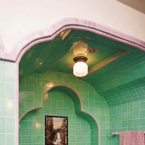 Historical Homes Of America on Instagram: "An amazing vintage bathroom with a sunken tub, photo by Linda Svendsen" Pink Bathtub Aesthetic, Pink And Green Tile Bathroom, Jade Green Bathroom, Pink Green Bathroom, Jade Bathroom, Lilac Bathroom, Bathtub Aesthetic, Sunken Bathtub, Pink Bathtub