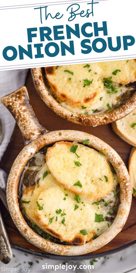 Easy French Onion Soup Recipe, Vegan French Onion Soup, Best French Onion Soup, Classic French Onion Soup, Onion Soup Recipe, French Soup, Hearty Snacks, French Onion Soup Recipe, Onion Soup Recipes