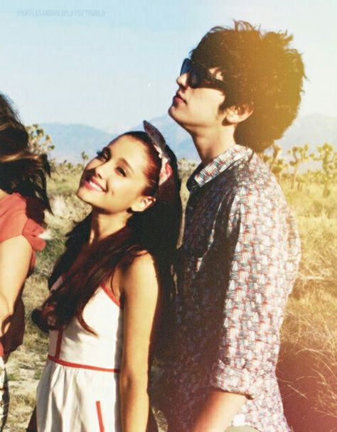 #Cat&Robbie Ariana Grande 2010, Matt Bennett, Ariana Grande Red Hair, Icarly And Victorious, Cat Valentine Victorious, Ariana Grande Facts, Victorious Cast, Sam And Cat, Big Sean