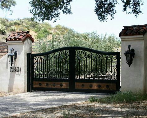 Mission Architecture, Fence House, Ranch Gates, Hacienda Homes, Entry Gate, Driveway Entrance, Brick Fence, Front Fence, Front Gate Design