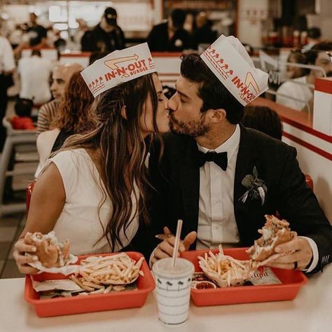 In-N-Out Burger (@innout) • Instagram photos and videos In N Out Wedding, Fun Vegas Wedding, Wedding Food Truck, Retro Vegas, Las Vegas Wedding Photos, Vegas Wedding Photos, Shotgun Wedding, Pool Wedding, Bhldn Wedding