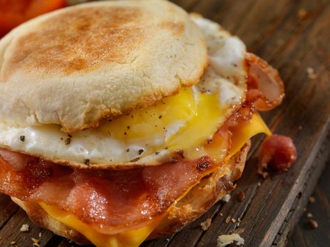 Protein Breakfast Sandwich, 1000 Calorie Meal, Easy Protein Pancakes, Eat Protein, Healthy High Protein Breakfast, Best Breakfast Sandwich, High Protein Breakfast Recipes, Bacon Sandwich, Healthy Eggs