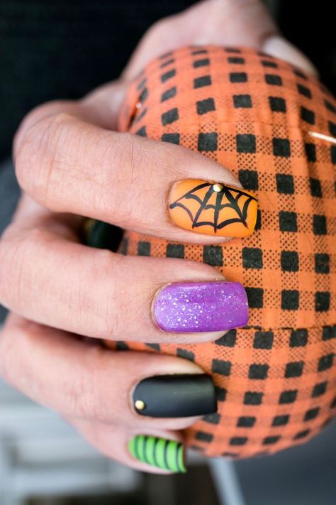 Halloween Ideas Nail Art Ideas Black, Halloween Toe Nails, Black And Purple Nails, Painting My Nails, Halloween Nail Art Ideas, Black Halloween Nails, Cherry Blossom Nails, Stickers Transparent, Halloween Nails Easy