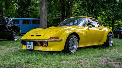 Opel GT - I wanted one of these SO bad ... until I test drove one! Opel Gt, Concept Car Design, German Cars, Mecum Auction, Spare Tire, Offroad Vehicles, Old Cars, Sport Cars, Concept Cars