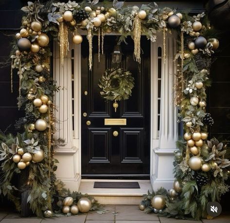 Doorway Decorations, Christmas Doorway Decorations, Christmas Doorway, Decorations Bedroom, Christmas Front Door, Event Stylist, Christmas Front Doors, Christmas Porch Decor, Christmas Themes Decorations