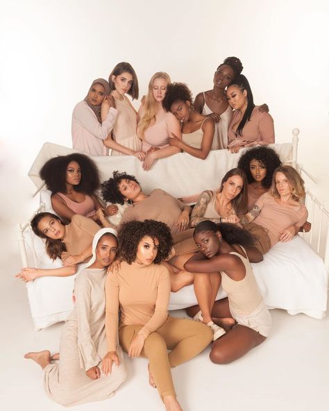 Diverse Women Photography, Carlotta Guerrero Photography, Feminism Photoshoot Ideas, Nude Color Photoshoot, Women Group Photoshoot Ideas, Body Positive Photography, Group Photography Poses, Women's Shooting, Group Of Women