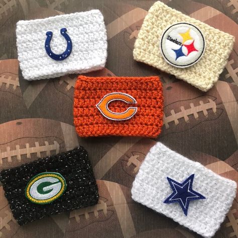 "** please read before purchasing** ☕️CUSTOM FOOTBALL INSPIRED CROCHET COFFEE COZY🏈 These coffee cozies are made to order. If you want an order other than the cozy listed, the cozy color can be made in any color variety upon request. Please leave your choice of color in \"notes to seller\". If you have any questions please feel free to ask, I'm happy to help in any way that I can! 💙Fits all standard to-go coffee cups  🏈Fits all Starbucks cups and their tumblers 🧡Made out of 100% (soft) acryl Fall Crochet Coozie, Crochet Bulldog, Crochet Afgan, Crochet Cozies, Coffee Cozy Pattern, Reusable Coffee Sleeve, Cup Cozy Pattern, Crochet Water Bottle Holder, Crochet Coffee Cozy