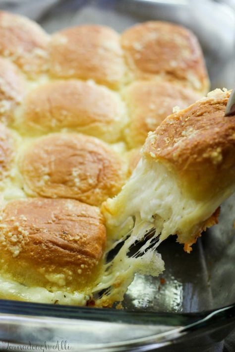 Cheesy Stuffed Garlic Bread Sliders on MyRecipeMagic.com Garlic Bread Sliders, Stuffed Garlic Bread, Hawaiian Roll, Slider Sandwiches, Appetizer Sandwiches, Biscuit Rolls, Slider Buns, Slider Recipes, Hawaiian Rolls