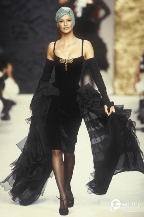 Vintage Runway Fashion, 1990 Style, 00s Mode, Chanel Runway, 90s Runway Fashion, Runway Fashion Couture, Runway Outfits, Chanel Couture, Fashion Couture