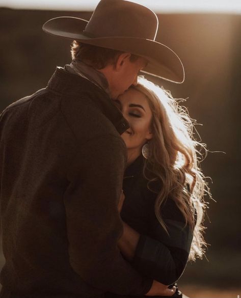 Vaquero Engagement Photos, Country Western Couple Pictures, Romantic Western Photoshoot, Western Photo Shoots Couple, Country Couple Engagement Pictures, Western Engagement Photos Ideas, Cowboy Cowgirl Couple Photoshoot, Country Style Couple Photoshoot, Western Pictures Ideas Couples