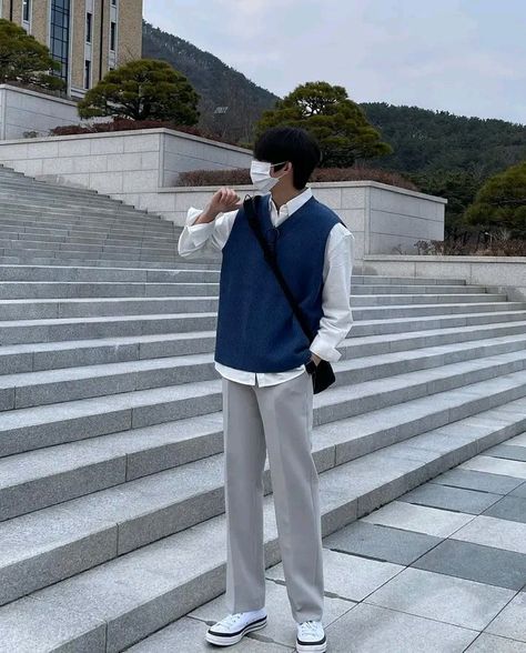 Simple Korean Outfits, Outfit Cowo, Soft Boy Outfits, Outfit Cowok, Vest Outfits Men, Korean Street Fashion Men, Mens Smart Casual Outfits, Classy Suits, Aesthetic Outfits Men