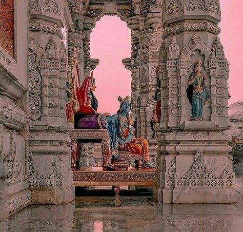 Indian Temple Aesthetic, Vrindavan Images, Vrindavan Dham Images, Indian Couple Aesthetic, Temple Aesthetic, Vrindavan Photography Pictures, Krishna Avatar, Krishna Temple, Temple Photography