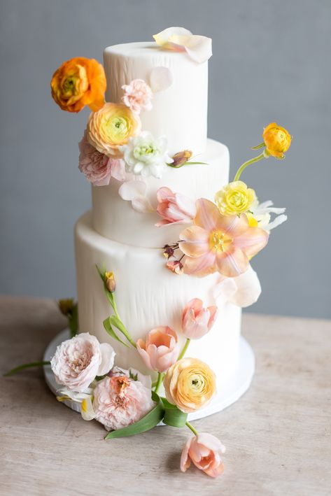 2019 Team Training Day 1: Flowers on Cakes - Sweet Root Village Blog Wedding Cake With Flowers, Bridal Styled Shoot, Cake With Flowers, Summer Wedding Cakes, White Wedding Cake, Wedding Cakes With Flowers, Wedding Cake Inspiration, Beautiful Wedding Cakes, Floral Cake