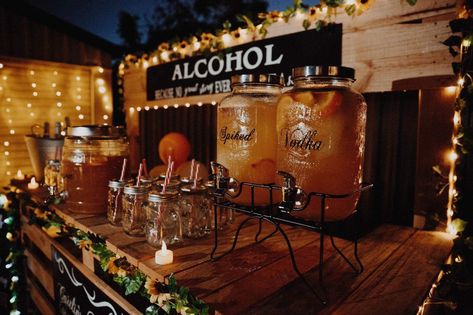 Drink station - alcohol Alcohol Station Parties, Wedding Drink Station, Bar Aesthetic, Personalized Mason Jars, Farewell Party, Pallet Bar, 21st Party, I Do Bbq, Drink Bar