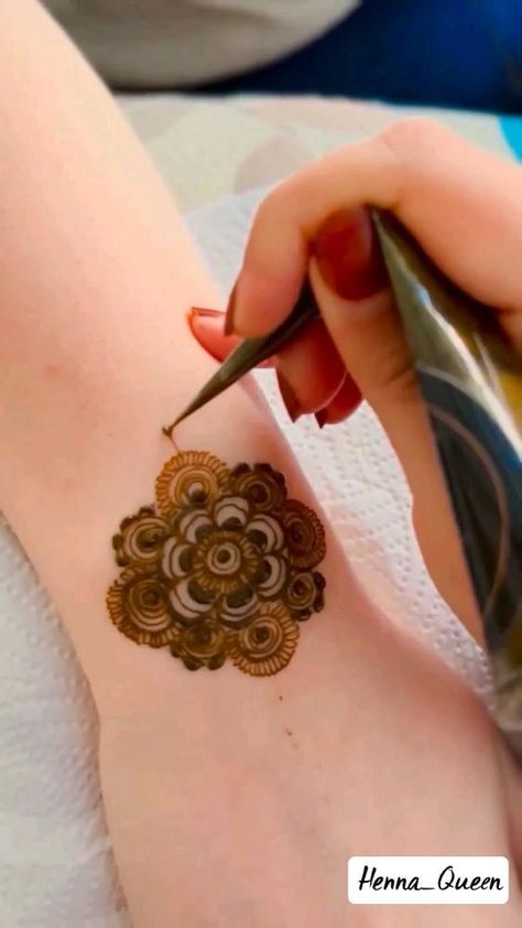 Simple Mehndi Designs Videos, Only Finger Mehndi Design, Mahendi Designs Latest Back Hand, Simple Stylish Mehndi Designs, Mehndi Designs Videos, Back Hand Mehndi Designs Stylish, Finger Henna Designs Simple, Henna Videos, Finger Designs