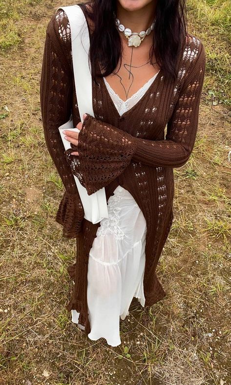 Long Sheer Cardigan Outfits, Batwing Cardigan Outfit, Warm Boho Outfits, Witchy Spring Outfits, Long Cardigan Outfit Summer, Winter Bohemian Outfits, Winter Earthy Outfits, Fall Earthy Outfits, Earthy Boho Outfits