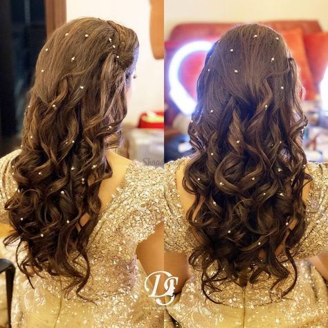 Presenting you trending pearl hair accessories for bridal hairstyles. From simple pearl hair accesory to cute pearl hair accesory, we have got all. #shaadisaga #indianwedding #pearlhairaccessorieswedding #pearlhairaccessorieshairstyles #pearlhairaccessoriesponytail #pearlhairaccessoriesindian #pearlhairaccessoriesbrides #pearlhairaccessoriesbun #pearlhairaccessorieswhite #pearlhairaccessoriespin #pearlhairaccessoriesbraid #pearlinhair #pearlinhairwedding #pearlinhairbraid #pearlinhairhairstyles Curls With Pearls In Hair, Bridal Hair With Rhinestones, Curls With Pearls, Hair Pearls Hairstyles, Pearls In Hair Down, Hair Styles With Pearls, Hair With Rhinestones, Hairstyles With Pearls, Pretty Prom Hairstyles