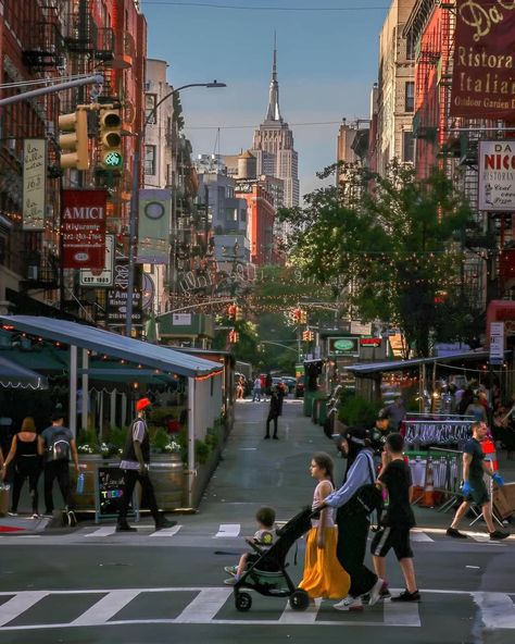 Little Italy, NYC 🇮🇹✨🗽  📸: [instagram /newyorkcitykopp] Big Apple New York, Little Italy Nyc, Catching Flights, Greenpoint Brooklyn, City Lights At Night, Nyc Instagram, Nyc Summer, Nyc Aesthetic, Nyc Photography