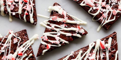 This Brownie Brittle Is All The Rich Chocolate Goodness You Need Desserts Red Velvet, Brownie Brittle Recipe, Healthy Christmas Treats, Brownie Brittle, Homemade Brownie, Best Christmas Desserts, Brittle Recipes, Easy Holiday Desserts, Healthy Christmas