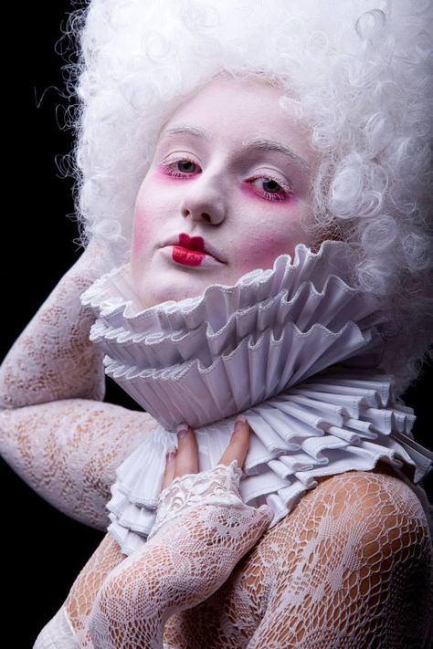 Victorian era Makeup Example White Female Marie Antoinette Makeup, Historical Makeup, 1500s Fashion, Marie Antoinette Aesthetic, Elizabethan Fashion, Makeup Shoot, Drag Make-up, Modern Makeup, Elizabethan Era