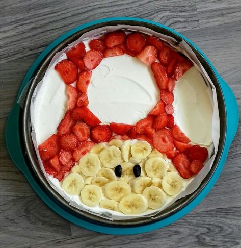 Mario Themed Breakfast, Super Mario Pancakes, Super Mario Breakfast Ideas, Toad Birthday Party Super Mario, Super Mario Charcuterie Board, Diy Mario Cake Easy, Mario Breakfast, Mario Birthday Cake Ideas, Mario Fruit Tray