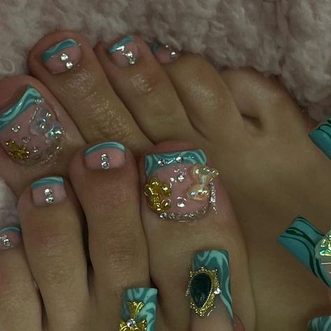 Match Nails And Toes, Cute Toes Nails Designs, Toe Nails Ideas Summer, Toe And Nail Set, Short Nails And Toes Matching, Matching Toes And Nails Ideas, Acrylic Nails And Toes Matching, Matching Toes And Nails, Cute Toe Nails Designs