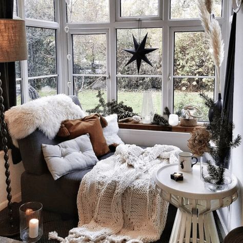 Creating A Reading Nooks For Children And Adults – Imaginary Pages Bohemian House, Bohemian Vibes, Christmas Decorations Living Room, Christmas Living Rooms, Trendy Bedroom, Design Del Prodotto, Stylish Home Decor, A Living Room, Cozy Corner