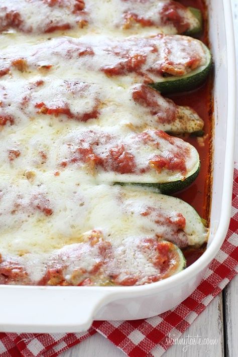 Sausage Stuffed Zucchini Boats are perfect for summer, stuffed with lean Italian chicken sausage, then topped with marinara sauce and mozzarella cheese. Sausage Stuffed Zucchini Boats, Quick Marinara Sauce, Zucchini Boat Recipes, Stuffed Zucchini Boats, Italian Chicken Sausage, Recipes Sausage, Sausage Stuffed Zucchini, Stuffed Zucchini, Zucchini Boats