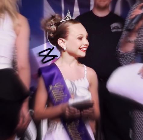 mine give creds Dance Moms Capcut Pfp, Maddie Ziegler Now, Maddie Ziegler Dance Moms Season 1, Aldc Pfp, Dance Moms Pfp, Maddie Ziegler Dance Moms, Pfp Capcut, Dance Moms Season, Dance Moms Moments