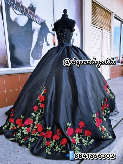 Quinceanera Dresses Red And Black, Mexicana Outfits, Black Quince Dress, Dresses Red And Black, Ethereal Fashion, Xv Ideas, Quinceanera Dresses Red, Quince Decorations, Red Quinceanera Dresses