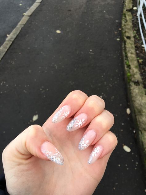 Sparkly snowflake Almond nails. Glittery Snowflake Nails, White Chrome Snowflake Nails, Snowflake Nails Almond Shape, Almond Snowflake Nails, Sparkle Snowflake Nails, Snowflake Almond Nails, Sparkly Snowflake Nails, Glitter Snowflake Nails, Sparkly Almond Nails