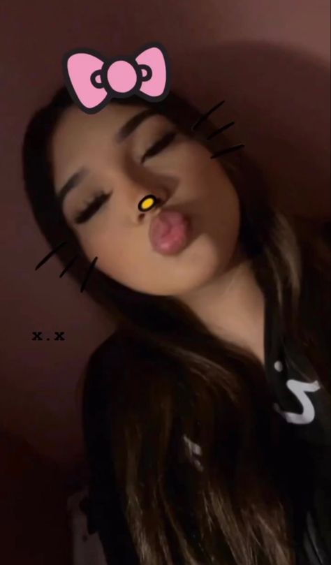 Pfp Latina, Latina Makeup Looks, Latina Baddie, Images Hello Kitty, Latina Makeup, Y2k Hairstyles, Hello Kitty Makeup, Mexican Girl, Cute Makeup Looks