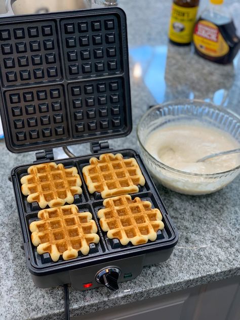 Waffle Maker Aesthetic, Waffles Business, Making Waffles, Waffle Pan, Waffle Pops, Waffle Shop, Waffle Machine, How To Make Waffles, Crispy Waffle