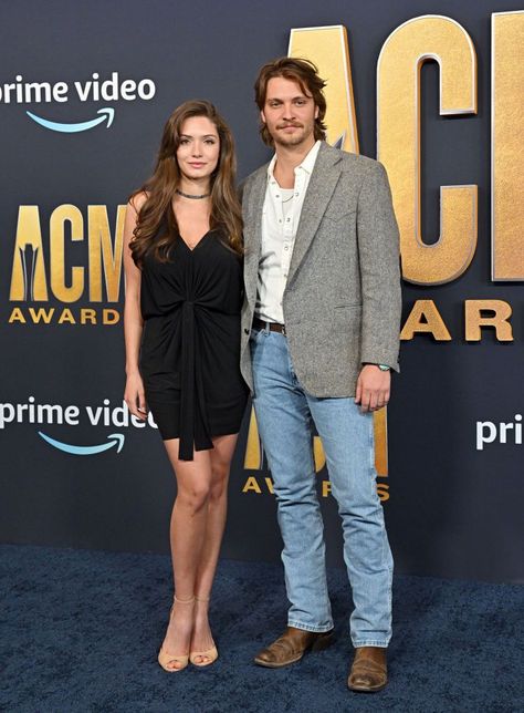 Luke Grimes Yellowstone, Yellowstone Style, Yellowstone Luke Grimes, Cowboy Boots Men, Luke Grimes Hair, Luke Grimes And Wife, Yellowstone Old Faithful, Mens Western Wear, Luke Grimes