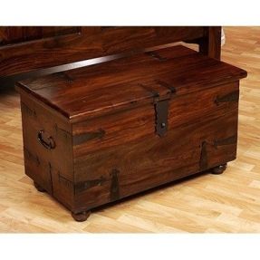 Treasure Chest Coffee Table - Foter Funky Coffee Tables, Trunk Makeover, Antique Steamer Trunk, Decorative Trunks, Small Wood Box, Wooden Trunk, Small Blanket, Coffee Table Trunk, Antique Trunk