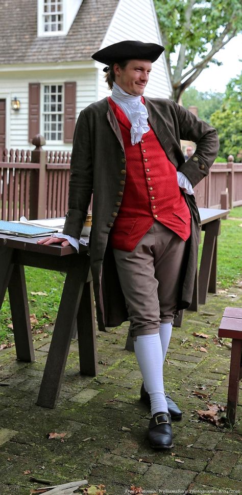 August 4, 2016—Kurt at the end of a ciphers program behind the Mary Stith House. Colonial Aesthetic Fashion, Colonial Aesthetic, England Clothing, Colonial Clothing, Colonial Costume, 25th Bday, Colonial Art, Fashion Reference, Colonial Times