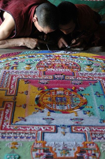 Buddhist monks working on sand mandala, Karsha Monastery in Padum, Ladakh, India Sand Mandala, Tibetan Mandala, Gautama Buddha, Sand Painting, Tibetan Art, Buddhist Monk, Tibetan Buddhism, Sand Art, Tibetan Buddhist