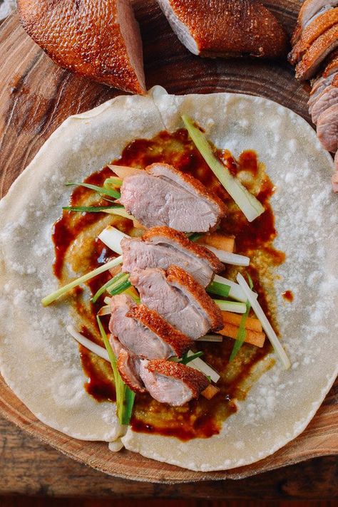 Peking Duck Recipe, Mandarin Pancakes, Duck Pancakes, Duck Breast Recipe, Wok Of Life, Peking Duck, Roast Duck, Duck Sauce, Duck Recipes