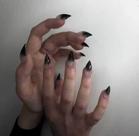 Cat Claw Nails, Stilleto Nails Designs, Black Claws, Punk Nails, Claw Nails, Glow Nails, Nail Sets, Bad Batch, Play Guitar