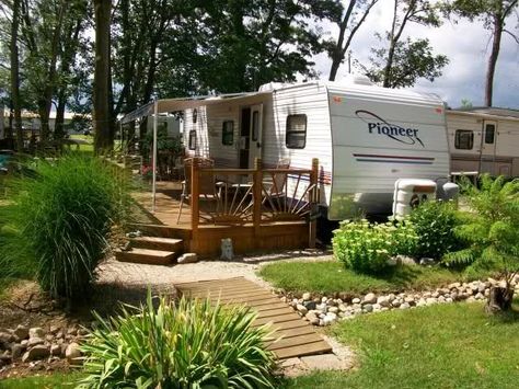 deck ideas camper ground level Campsite Landscaping, Deck Ideas For Campers, Deck Upgrades, Camper Porch, Rv Decks, Seasonal Campsite, Camper Deck, Rv Deck, Campsite Decorating