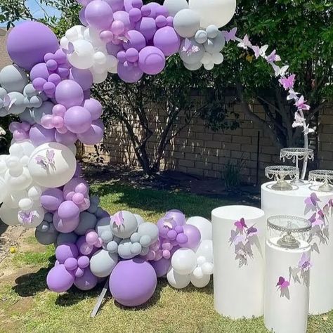 Lilac And White Balloon Garland, Violet Birthday Theme, Purple Balloon Garland, Purple Birthday Decorations, Butterfly Baby Shower Decorations, 21 Balloons, Lila Party, Confetti Theme, Purple Balloon