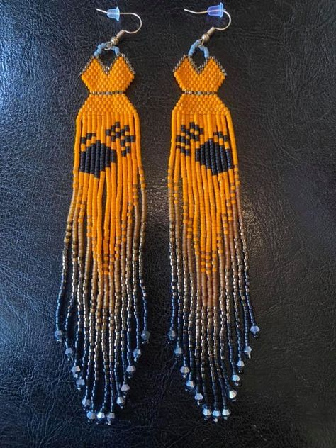 Orange Beaded Earrings Native American, Orange Shirt Day Beaded Earrings, Beaded Mmiw Earrings, Mmiw Beadwork Pattern, Every Child Matters Beaded Earrings, Every Child Matters Beadwork, Mmiw Beadwork, Mmiw Earrings, Afro Jewelry