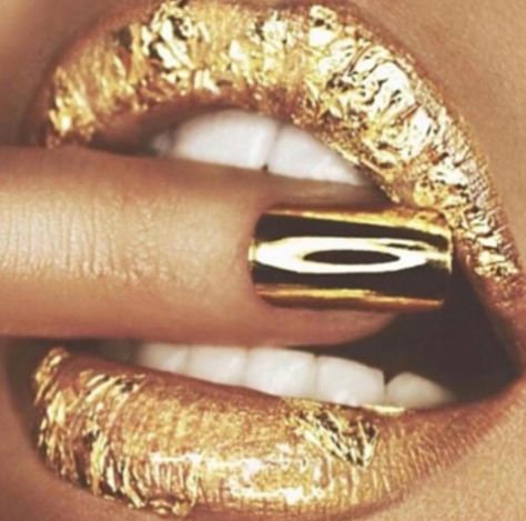 pιnтereѕт : @HerGuide Extreme Make-up, Gold Lipstick, Gold Everything, Gold Girl, Gold Beauty, Gold Makeup, Gold Aesthetic, Stay Gold, Glitter Lips